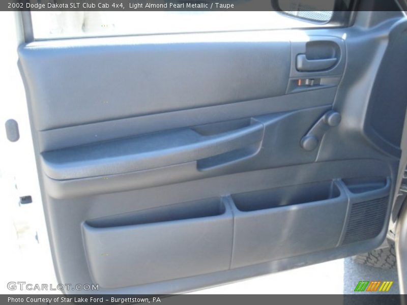 Light Almond Pearl Metallic / Taupe 2002 Dodge Dakota SLT Club Cab 4x4
