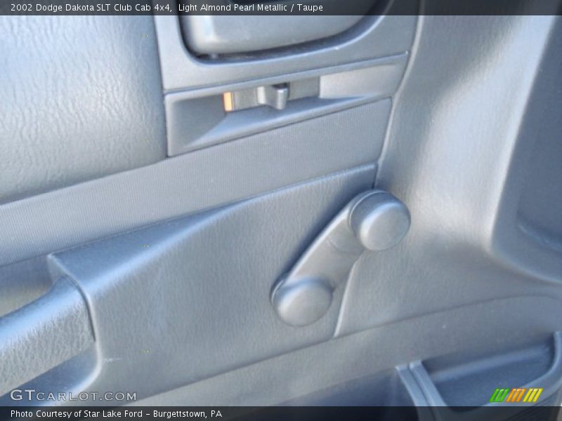 Light Almond Pearl Metallic / Taupe 2002 Dodge Dakota SLT Club Cab 4x4