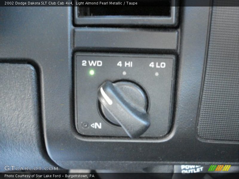 Light Almond Pearl Metallic / Taupe 2002 Dodge Dakota SLT Club Cab 4x4