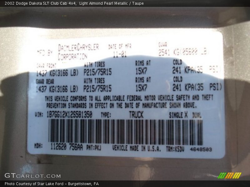 Light Almond Pearl Metallic / Taupe 2002 Dodge Dakota SLT Club Cab 4x4