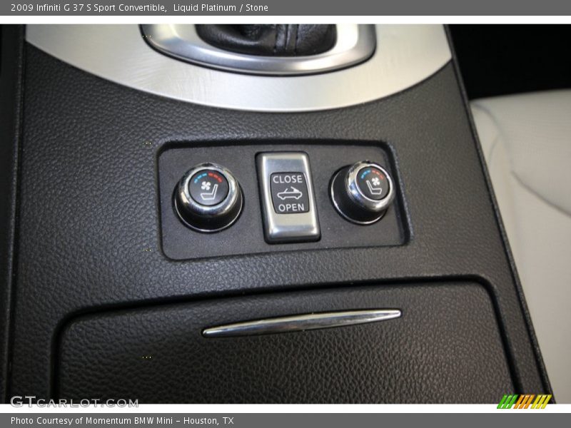 Controls of 2009 G 37 S Sport Convertible