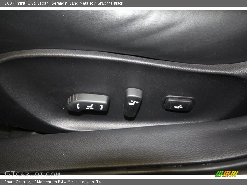 Controls of 2007 G 35 Sedan