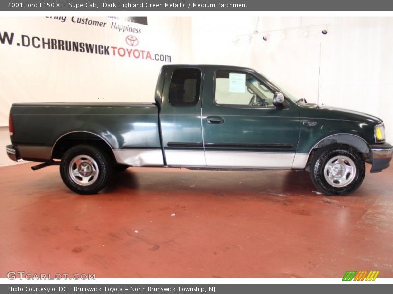 Dark Highland Green Metallic / Medium Parchment 2001 Ford F150 XLT SuperCab