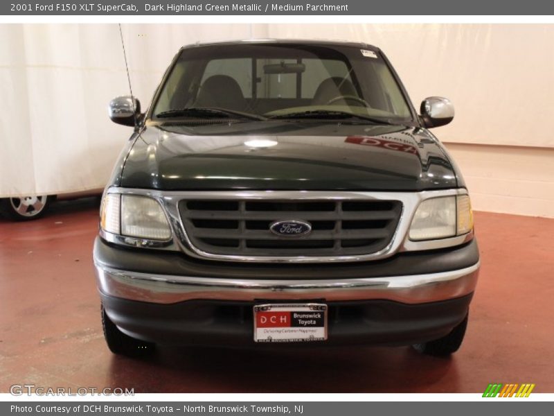 Dark Highland Green Metallic / Medium Parchment 2001 Ford F150 XLT SuperCab