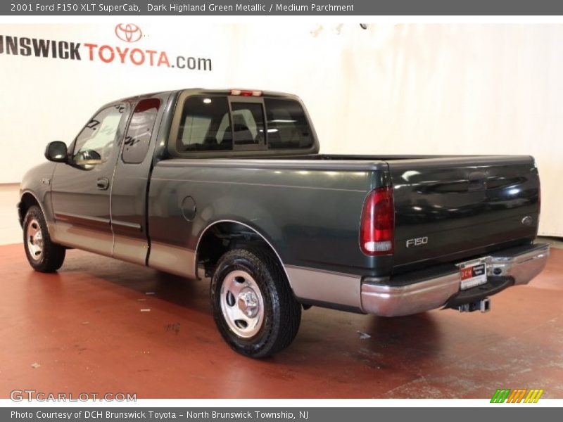 Dark Highland Green Metallic / Medium Parchment 2001 Ford F150 XLT SuperCab