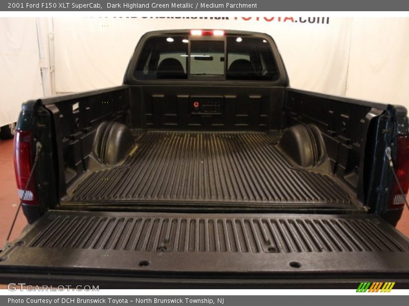 Dark Highland Green Metallic / Medium Parchment 2001 Ford F150 XLT SuperCab