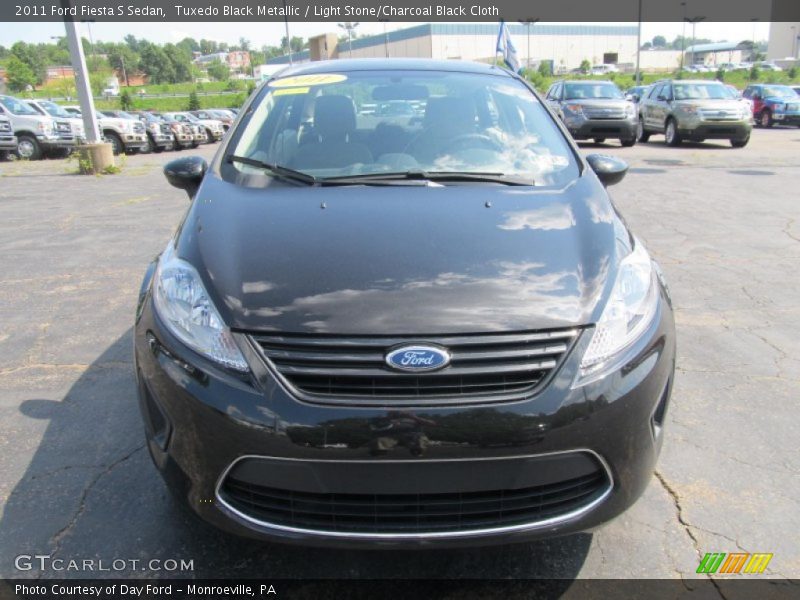 Tuxedo Black Metallic / Light Stone/Charcoal Black Cloth 2011 Ford Fiesta S Sedan