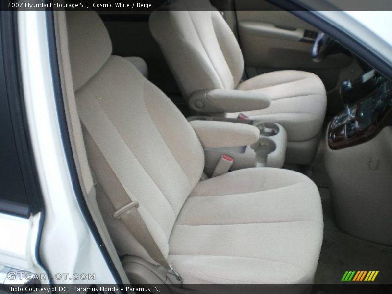 Cosmic White / Beige 2007 Hyundai Entourage SE