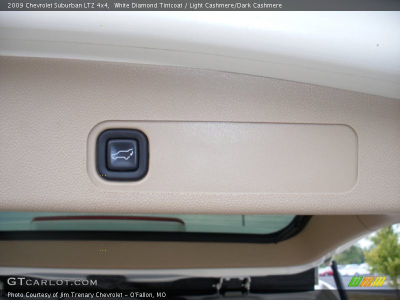White Diamond Tintcoat / Light Cashmere/Dark Cashmere 2009 Chevrolet Suburban LTZ 4x4