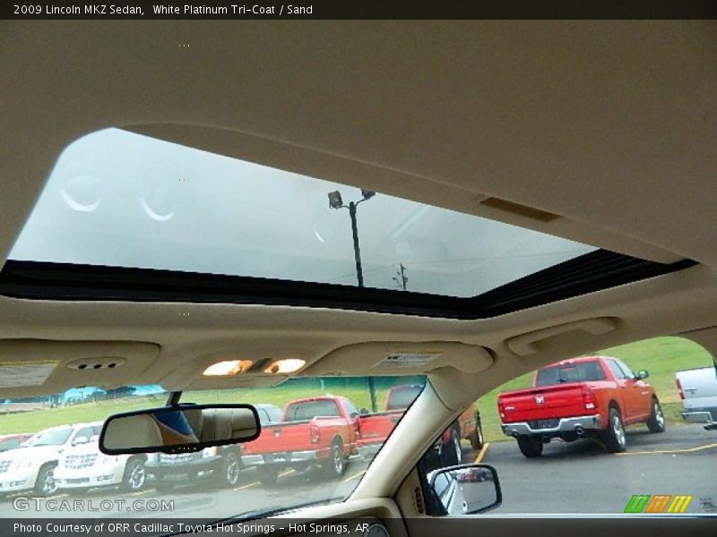 Sunroof of 2009 MKZ Sedan