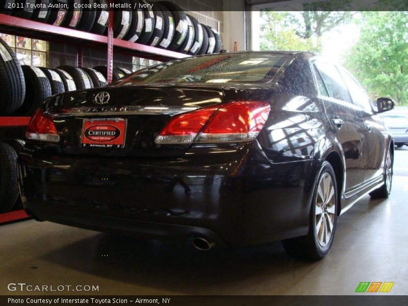 Cocoa Bean Metallic / Ivory 2011 Toyota Avalon