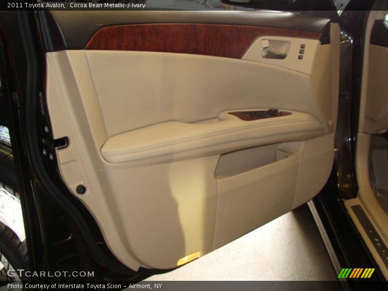 Cocoa Bean Metallic / Ivory 2011 Toyota Avalon