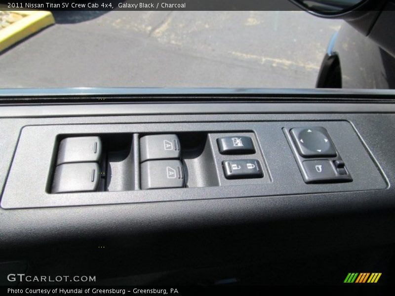 Galaxy Black / Charcoal 2011 Nissan Titan SV Crew Cab 4x4