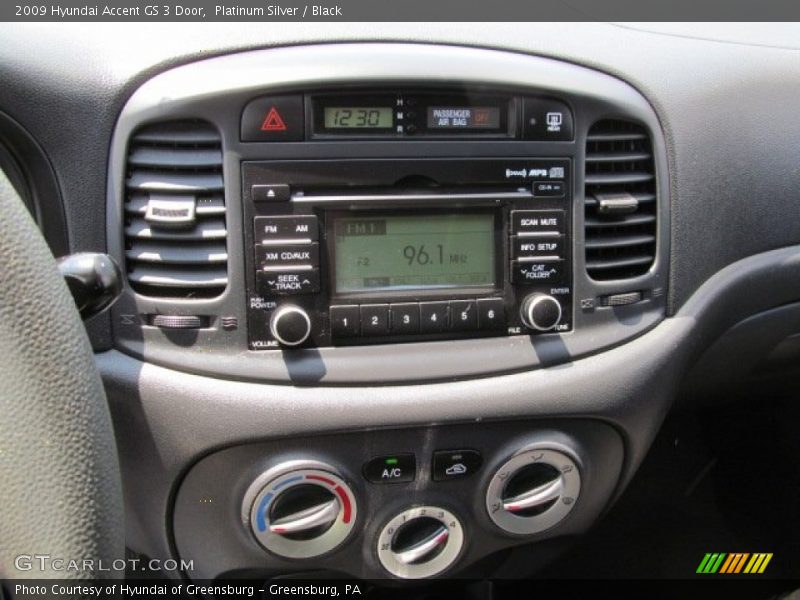 Platinum Silver / Black 2009 Hyundai Accent GS 3 Door