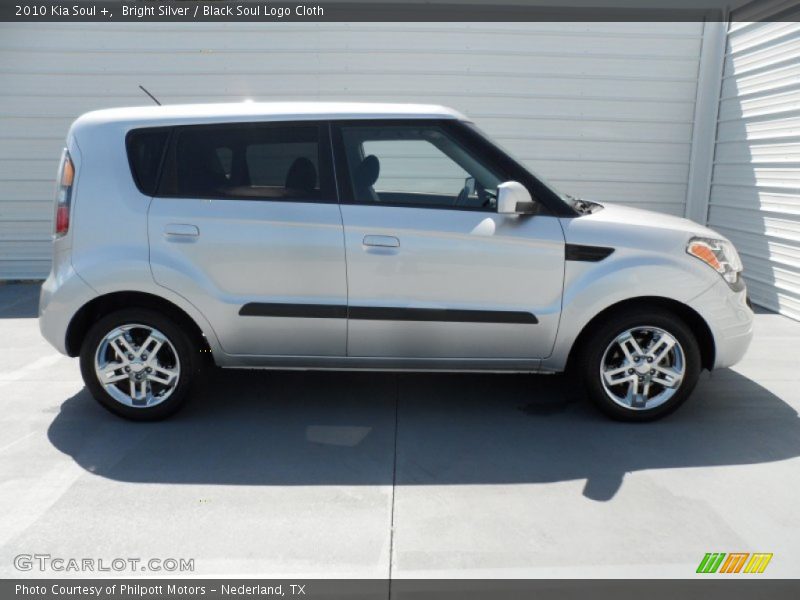 Bright Silver / Black Soul Logo Cloth 2010 Kia Soul +