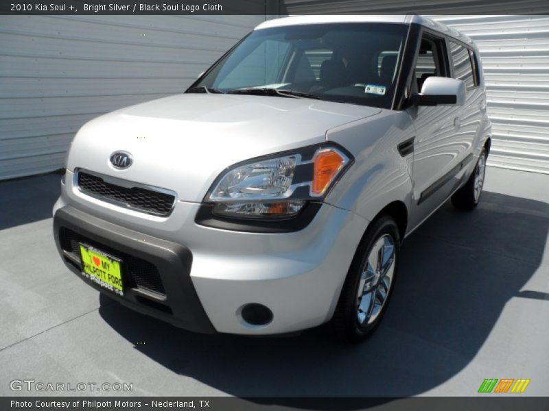 Bright Silver / Black Soul Logo Cloth 2010 Kia Soul +