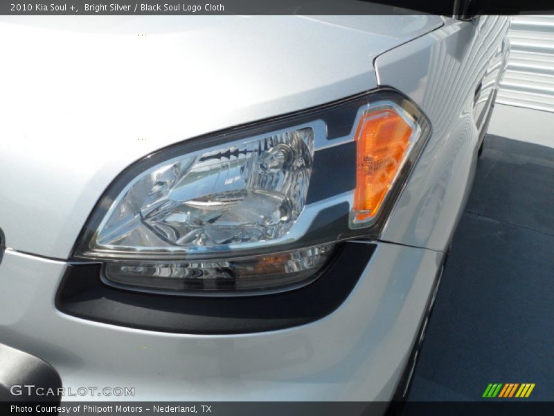 Bright Silver / Black Soul Logo Cloth 2010 Kia Soul +