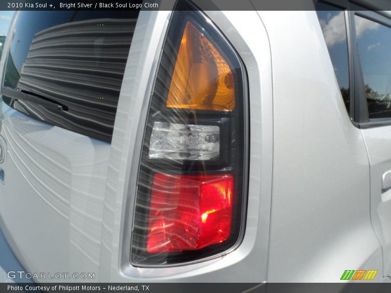 Bright Silver / Black Soul Logo Cloth 2010 Kia Soul +