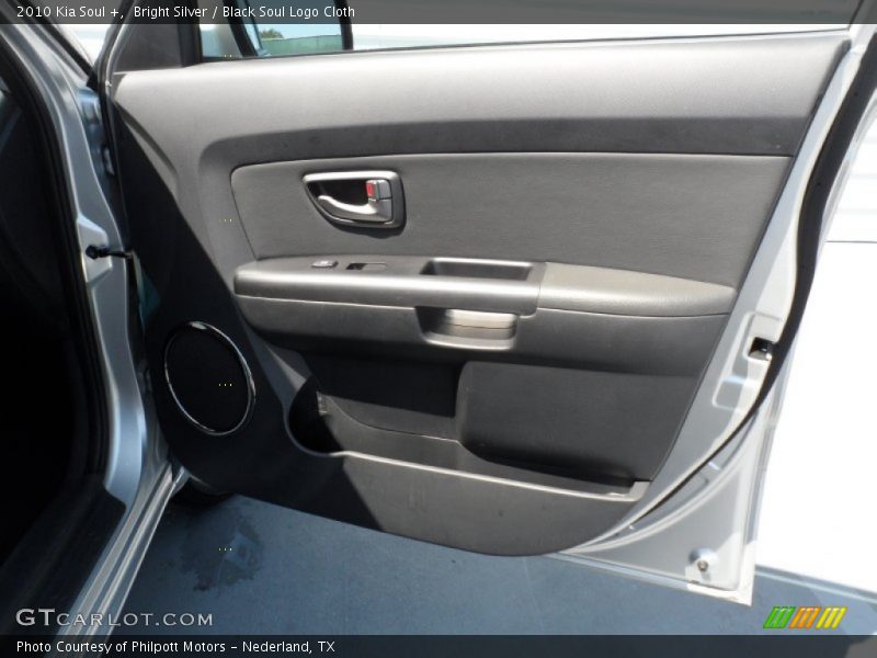 Bright Silver / Black Soul Logo Cloth 2010 Kia Soul +