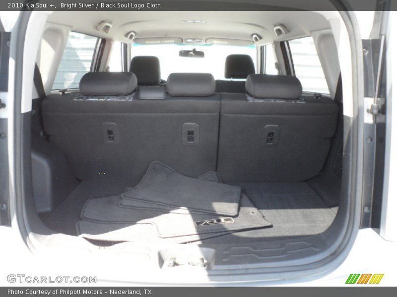 Bright Silver / Black Soul Logo Cloth 2010 Kia Soul +