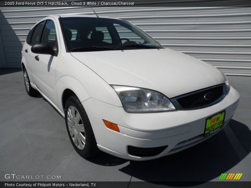 Cloud 9 White / Charcoal/Charcoal 2005 Ford Focus ZX5 S Hatchback