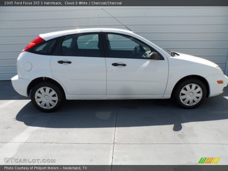 Cloud 9 White / Charcoal/Charcoal 2005 Ford Focus ZX5 S Hatchback