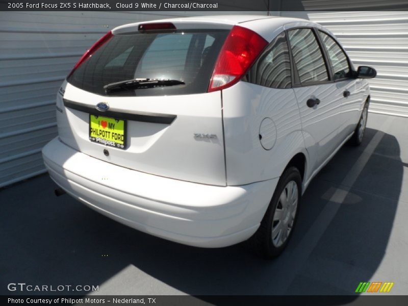 Cloud 9 White / Charcoal/Charcoal 2005 Ford Focus ZX5 S Hatchback