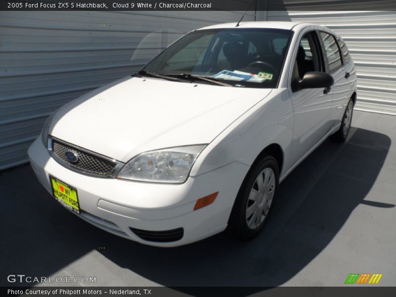 Cloud 9 White / Charcoal/Charcoal 2005 Ford Focus ZX5 S Hatchback
