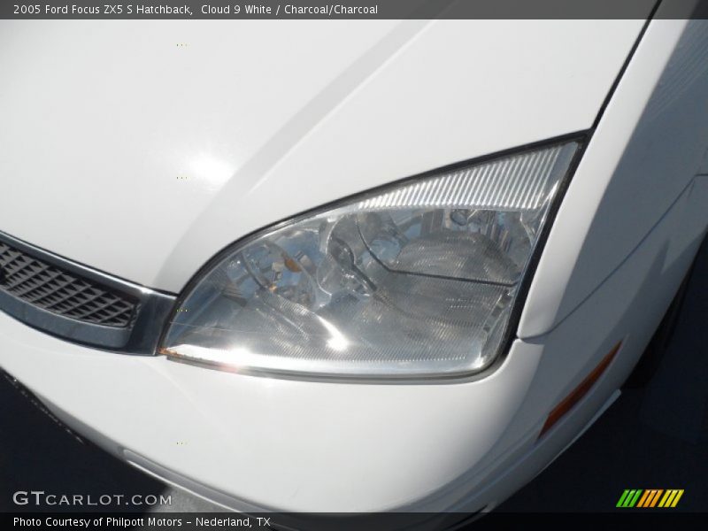 Cloud 9 White / Charcoal/Charcoal 2005 Ford Focus ZX5 S Hatchback