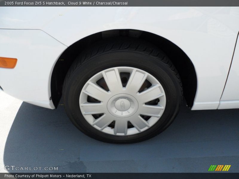 Cloud 9 White / Charcoal/Charcoal 2005 Ford Focus ZX5 S Hatchback