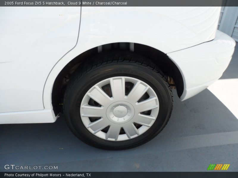 Cloud 9 White / Charcoal/Charcoal 2005 Ford Focus ZX5 S Hatchback