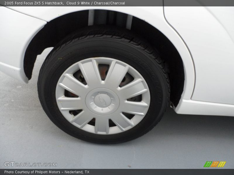 Cloud 9 White / Charcoal/Charcoal 2005 Ford Focus ZX5 S Hatchback