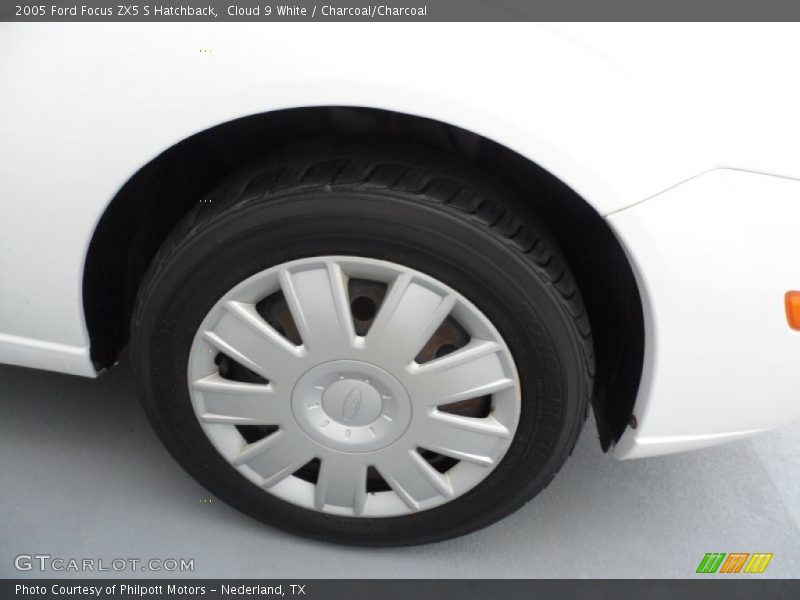 Cloud 9 White / Charcoal/Charcoal 2005 Ford Focus ZX5 S Hatchback