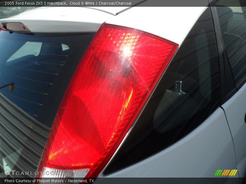 Cloud 9 White / Charcoal/Charcoal 2005 Ford Focus ZX5 S Hatchback