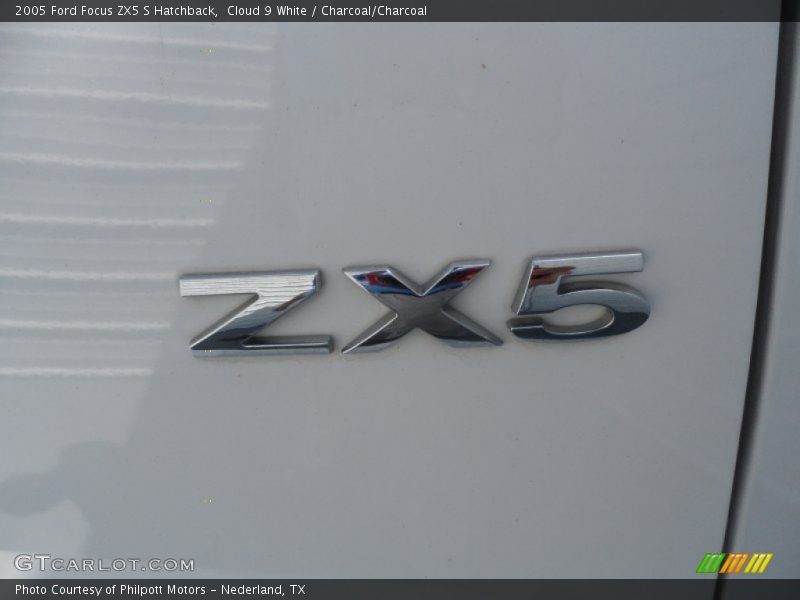 Cloud 9 White / Charcoal/Charcoal 2005 Ford Focus ZX5 S Hatchback