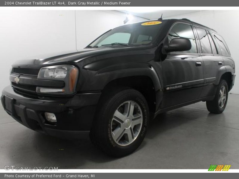 Dark Gray Metallic / Medium Pewter 2004 Chevrolet TrailBlazer LT 4x4