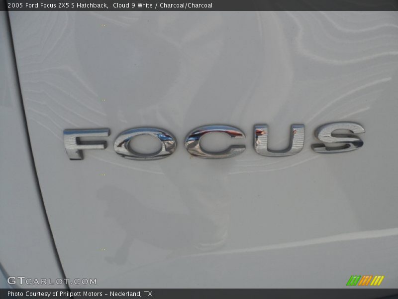 Cloud 9 White / Charcoal/Charcoal 2005 Ford Focus ZX5 S Hatchback
