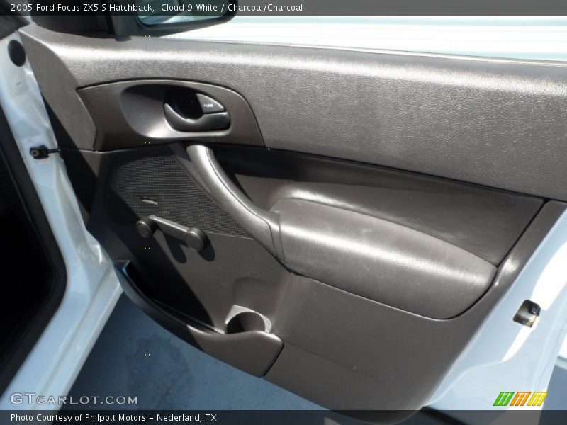 Cloud 9 White / Charcoal/Charcoal 2005 Ford Focus ZX5 S Hatchback