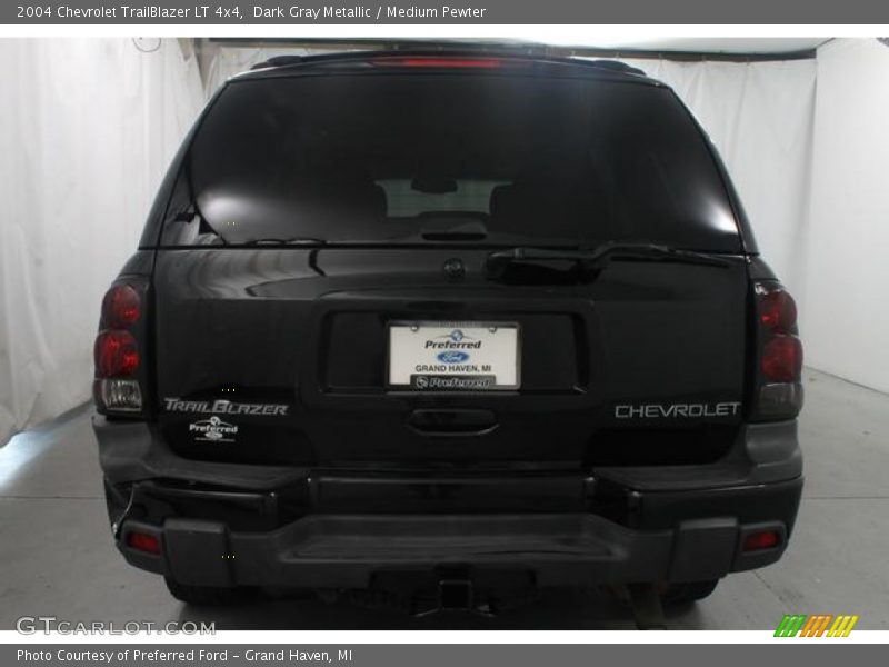 Dark Gray Metallic / Medium Pewter 2004 Chevrolet TrailBlazer LT 4x4