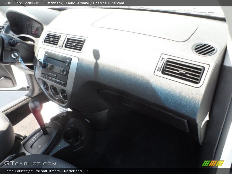 Cloud 9 White / Charcoal/Charcoal 2005 Ford Focus ZX5 S Hatchback
