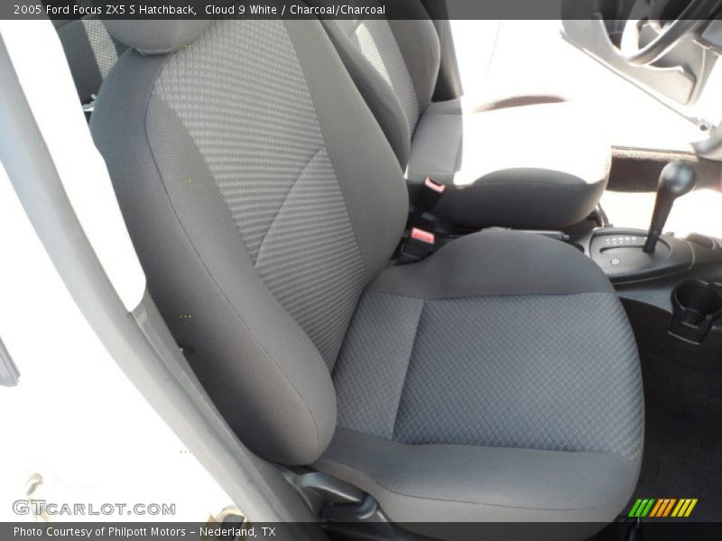 Cloud 9 White / Charcoal/Charcoal 2005 Ford Focus ZX5 S Hatchback