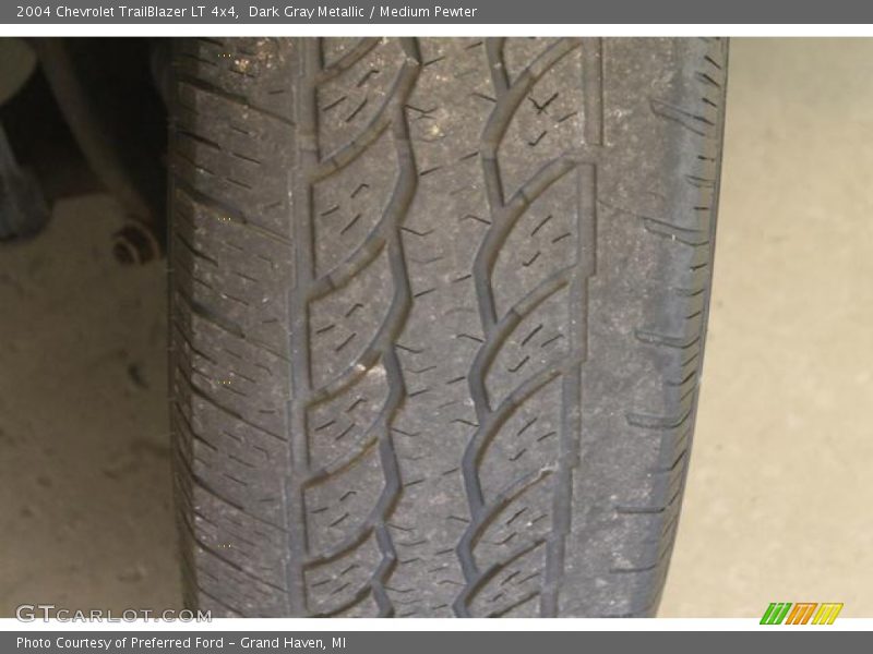 Dark Gray Metallic / Medium Pewter 2004 Chevrolet TrailBlazer LT 4x4