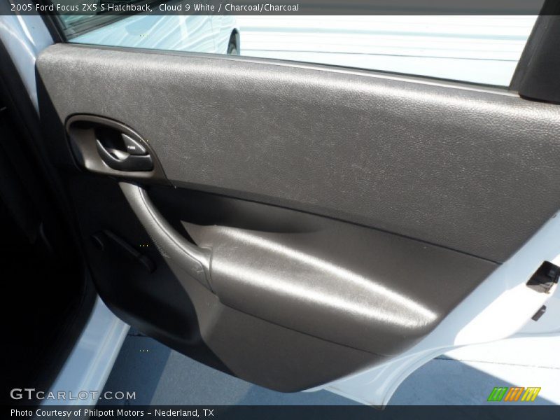 Cloud 9 White / Charcoal/Charcoal 2005 Ford Focus ZX5 S Hatchback