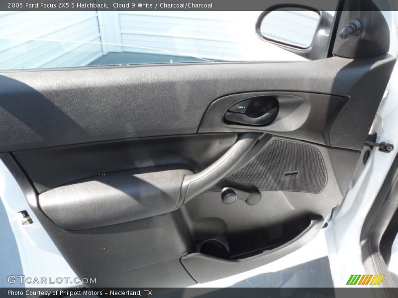 Cloud 9 White / Charcoal/Charcoal 2005 Ford Focus ZX5 S Hatchback