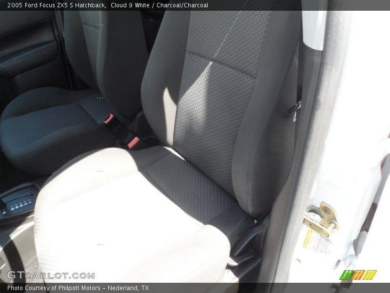 Cloud 9 White / Charcoal/Charcoal 2005 Ford Focus ZX5 S Hatchback