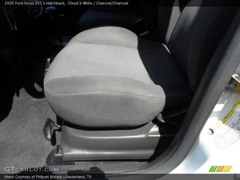 Cloud 9 White / Charcoal/Charcoal 2005 Ford Focus ZX5 S Hatchback