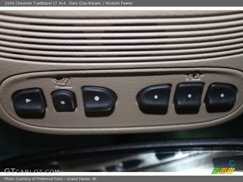 Dark Gray Metallic / Medium Pewter 2004 Chevrolet TrailBlazer LT 4x4