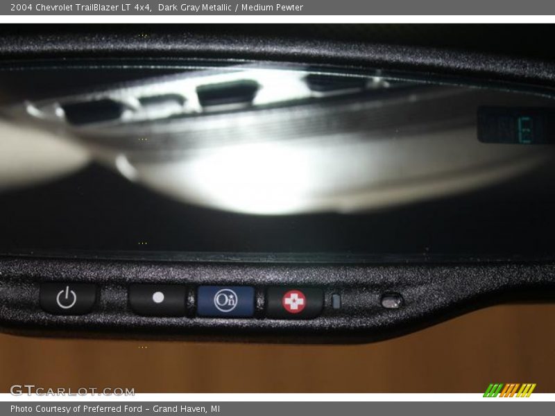 Dark Gray Metallic / Medium Pewter 2004 Chevrolet TrailBlazer LT 4x4