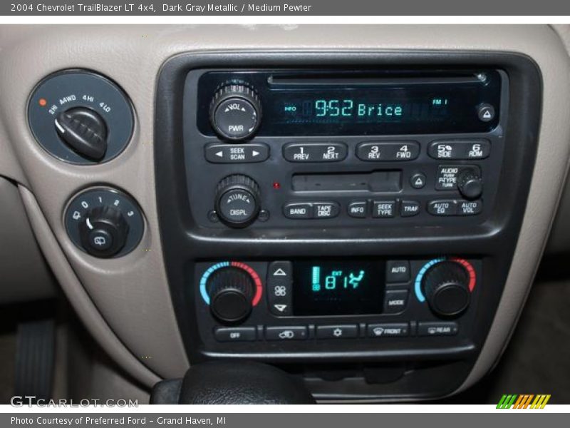 Dark Gray Metallic / Medium Pewter 2004 Chevrolet TrailBlazer LT 4x4