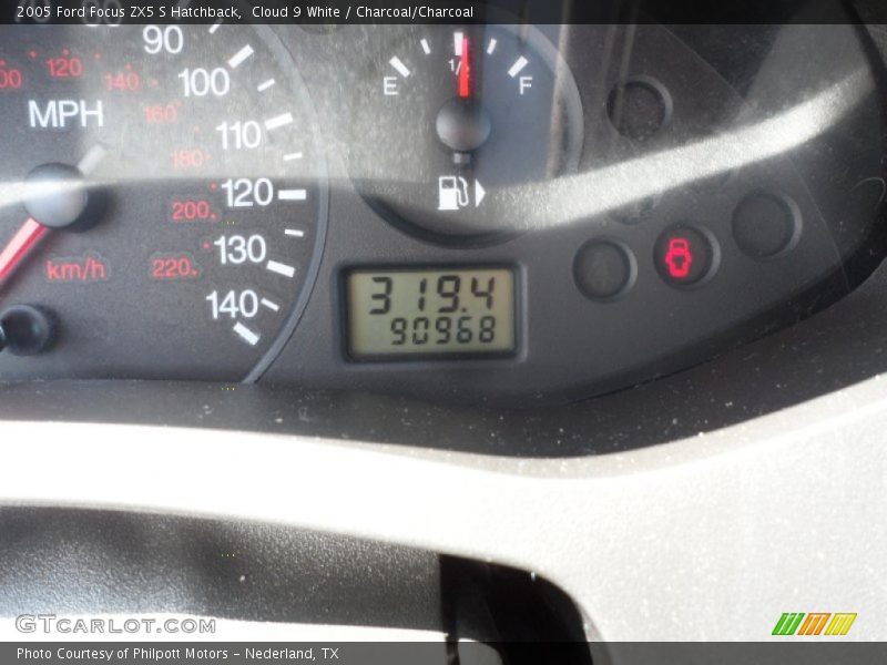 Cloud 9 White / Charcoal/Charcoal 2005 Ford Focus ZX5 S Hatchback